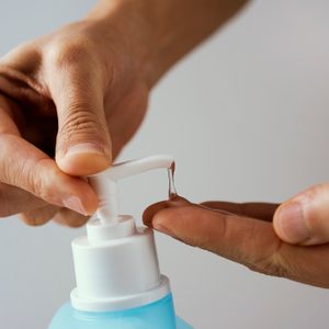 man desinfecting his hands with hand sanitizer